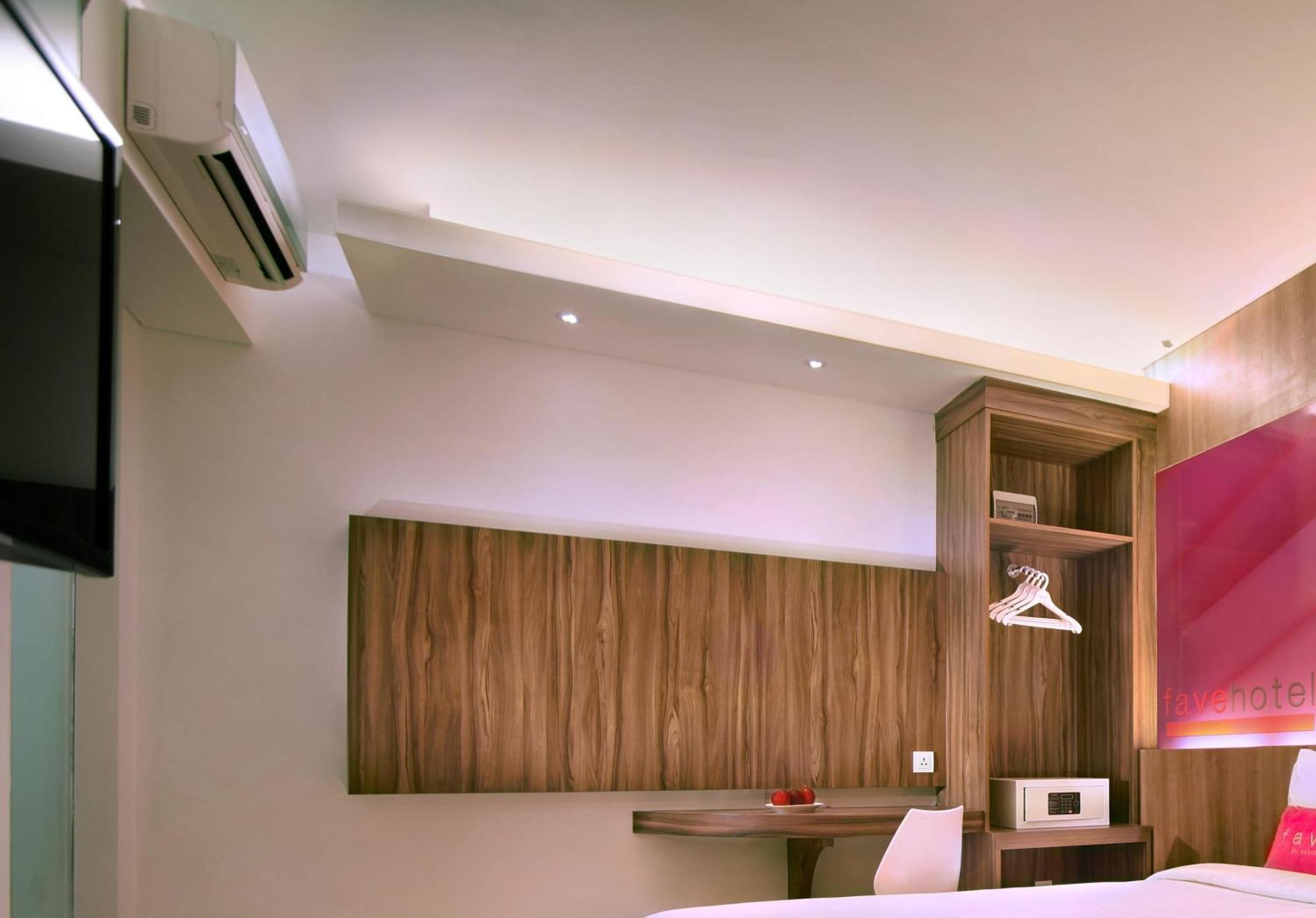 Favehotel Ltc Glodok Jakarta Exterior photo