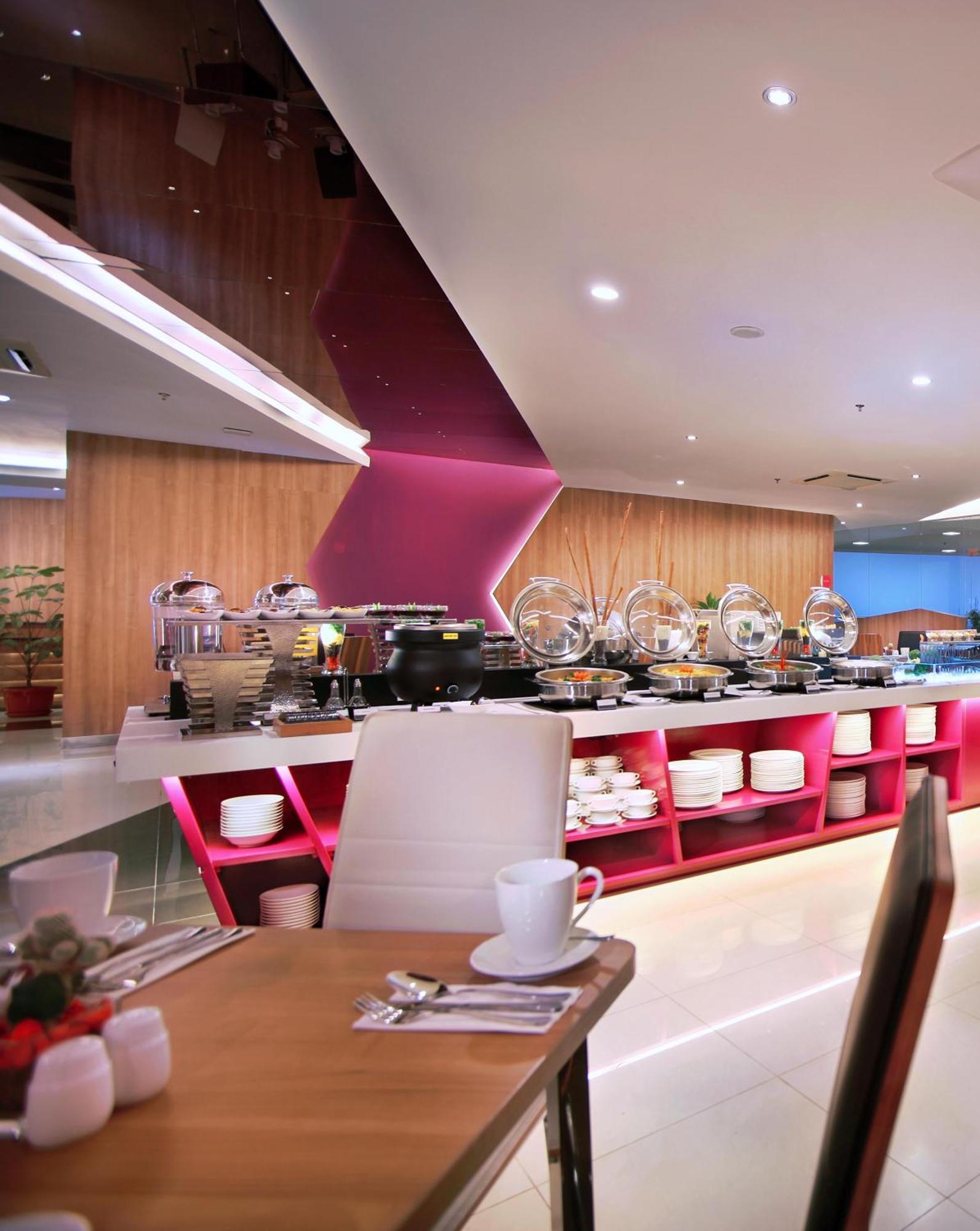Favehotel Ltc Glodok Jakarta Exterior photo